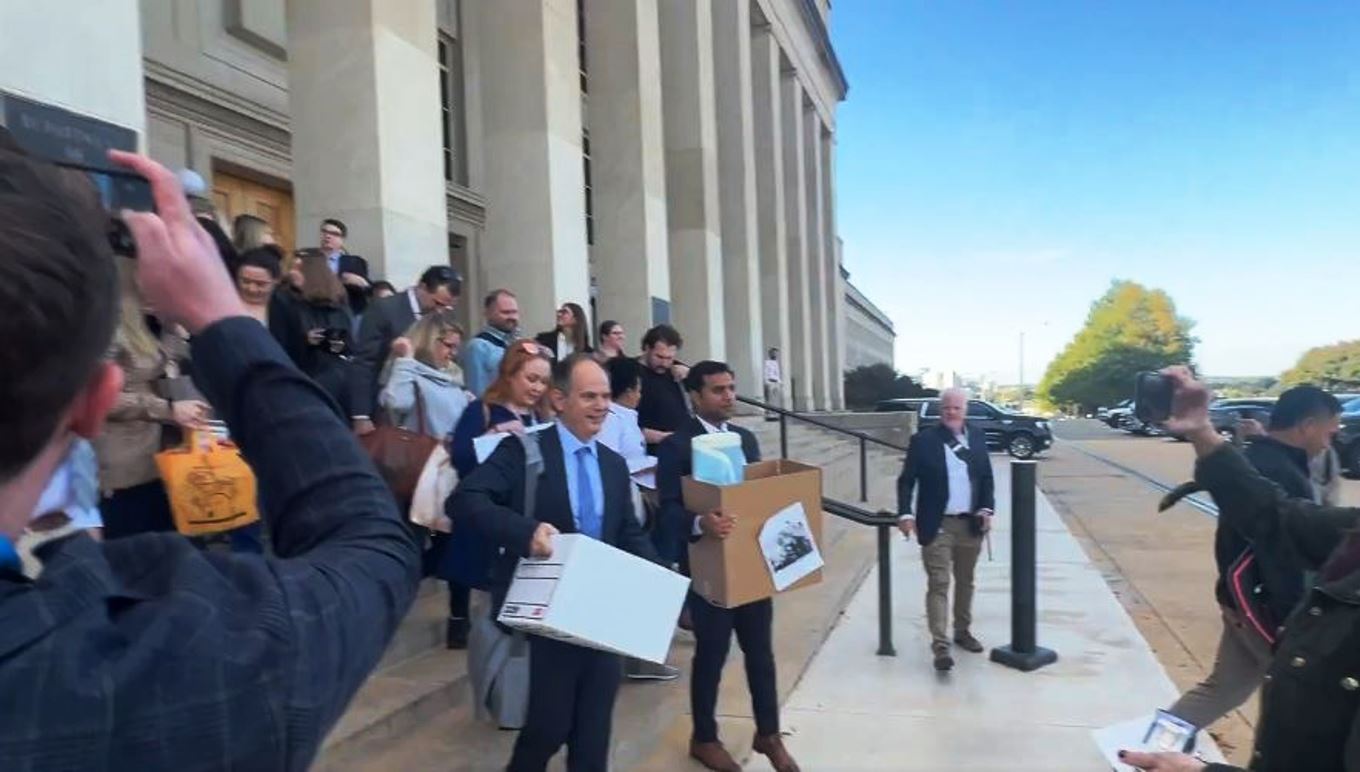 Pentagon press corps revolt: Dozens of reporters walk out over new ...