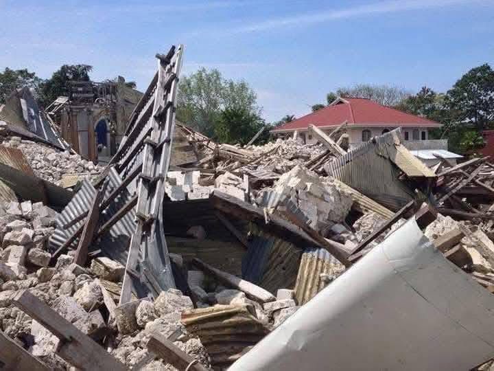 Philippines earthquake: Greek resident describes panic and chaos