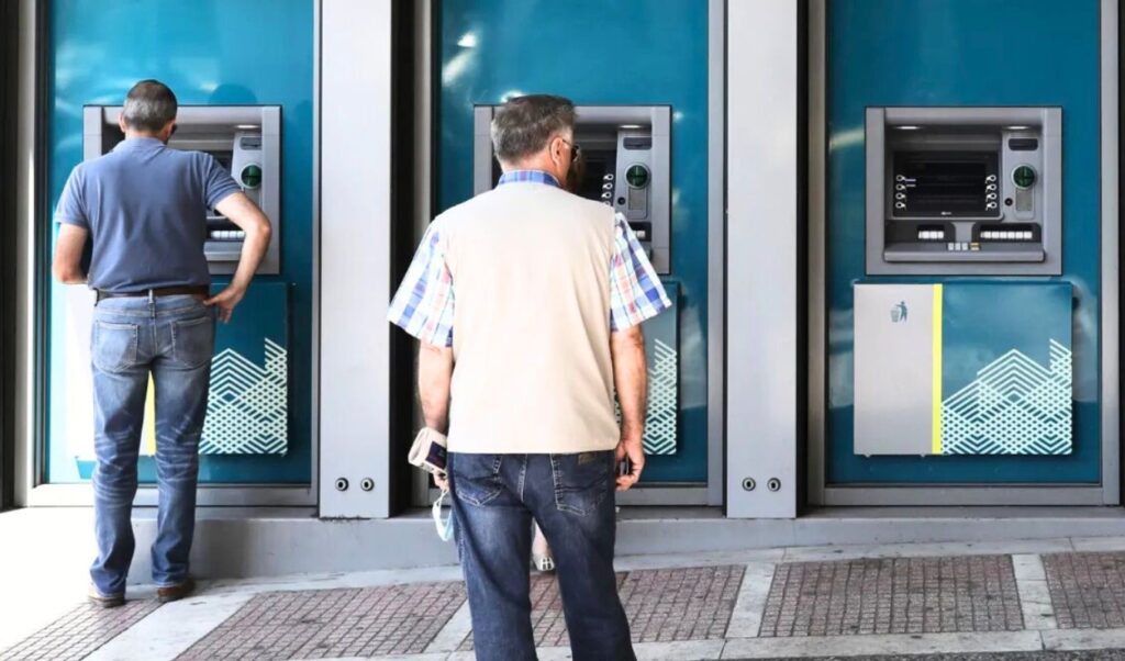 November 2025 pensions: Who gets paid this Friday and changes due to October 28th holiday