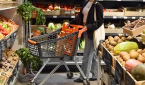Supermarkets slash prices on 1000 products as inflation drops