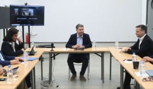 PASOK: Internal opposition plans pressure tactics on Androulakis