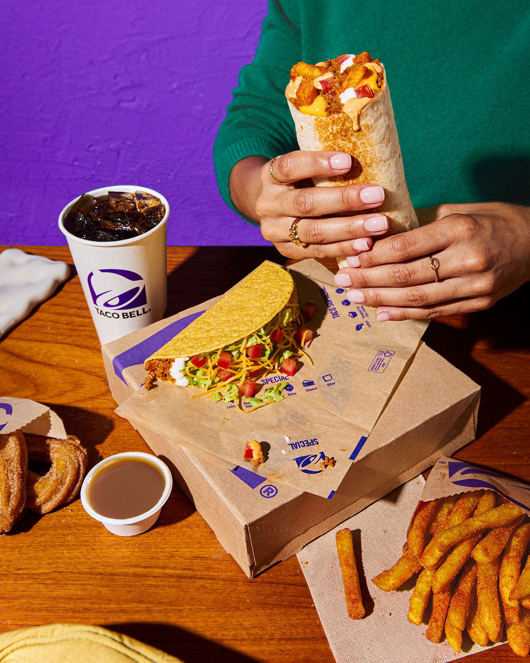 taco-bell-neo-katastima-the-mall-athens2