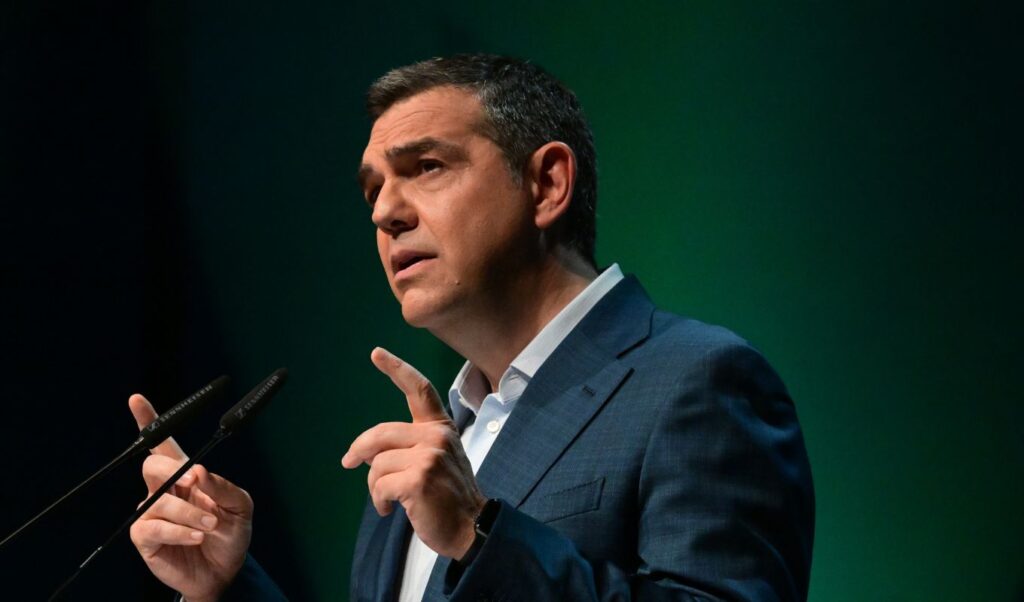 Alexis Tsipras distances himself from SYRIZA, appeals to “the many”