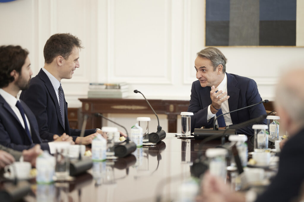 Mitsotakis meets Mistral AI CEO: Greece signs AI agreement