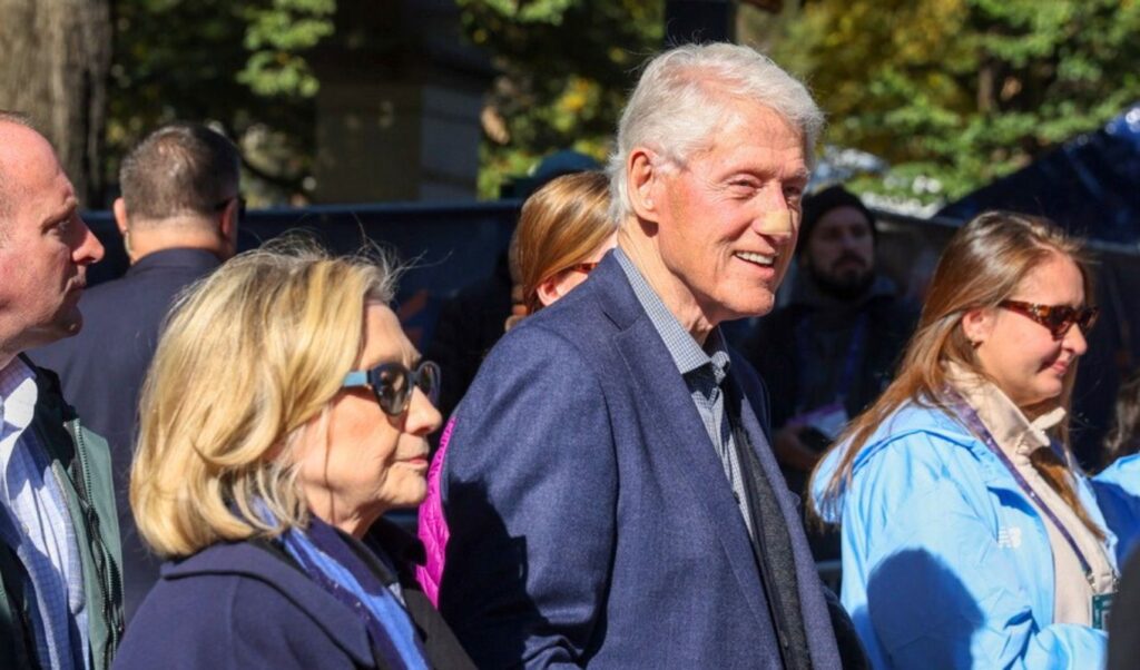 Bill Clinton appears with nose bandage at NYC Marathon