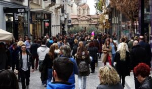 Christmas shopping hours 2025: When holiday store schedules begin