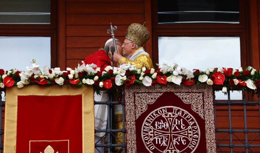 Patriarch Bartholomew and Pope Leon bless faithful from balcony