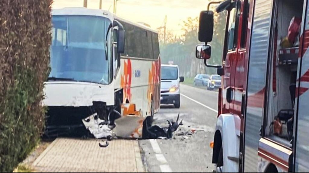 Tragedy in Italy: School bus collides with car killing driver, 22 students injured