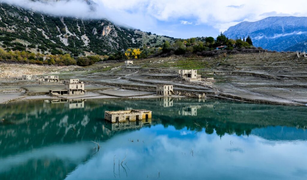 Water shortage alarm in Attica – What happens with water bills (Video)