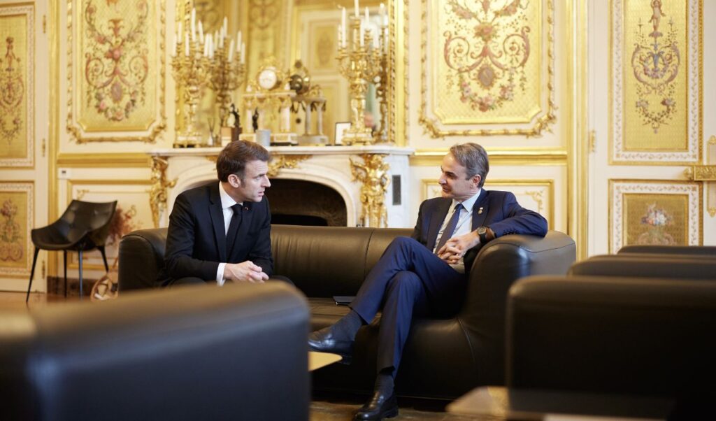 French media on Greece’s early loan repayment: The grasshopper ends up lending to the ant