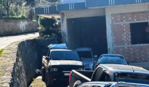 Uncle falls from balcony holding 3-year-old nephew in tragic accident