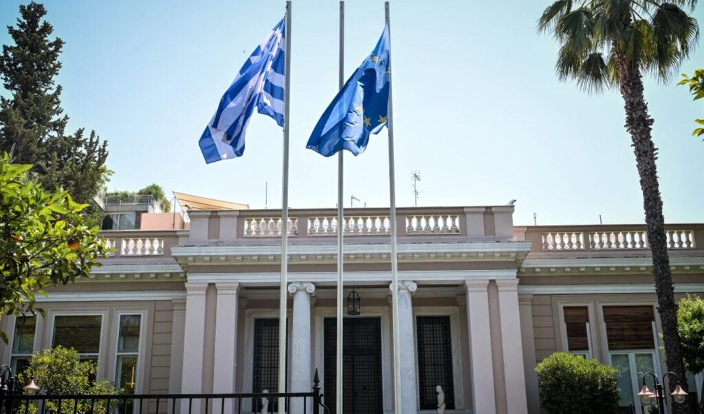 Greek PM’s office stays silent on Samaras attack amid tensions