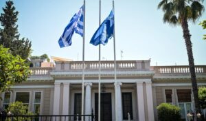 Greek PM’s office stays silent on Samaras attack amid tensions