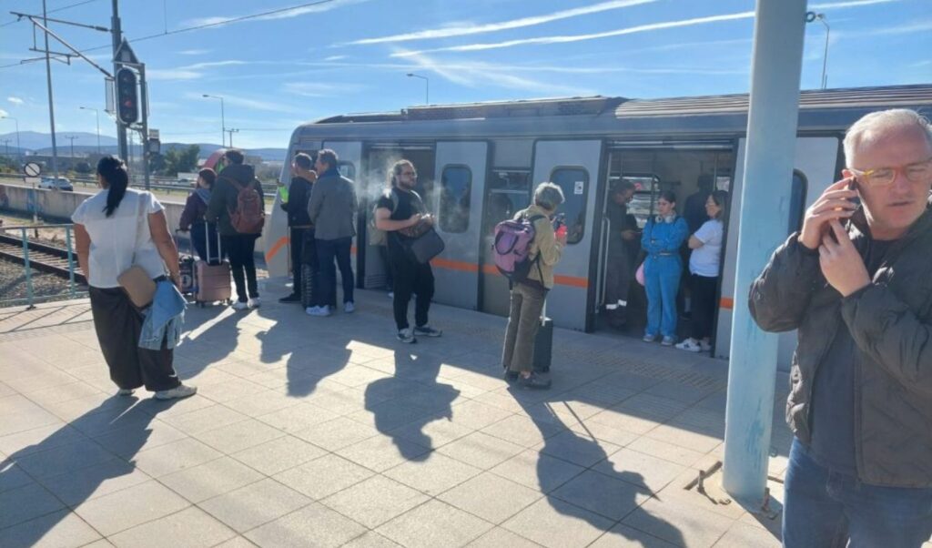 Αναστάτωση σε Μετρό και Προαστιακό: Καθυστέρηση σχεδόν 1,5 ώρας λόγω επίσκεψης Ζελένσκι – Αγανακτισμένοι οι επιβάτες (Εικόνες)