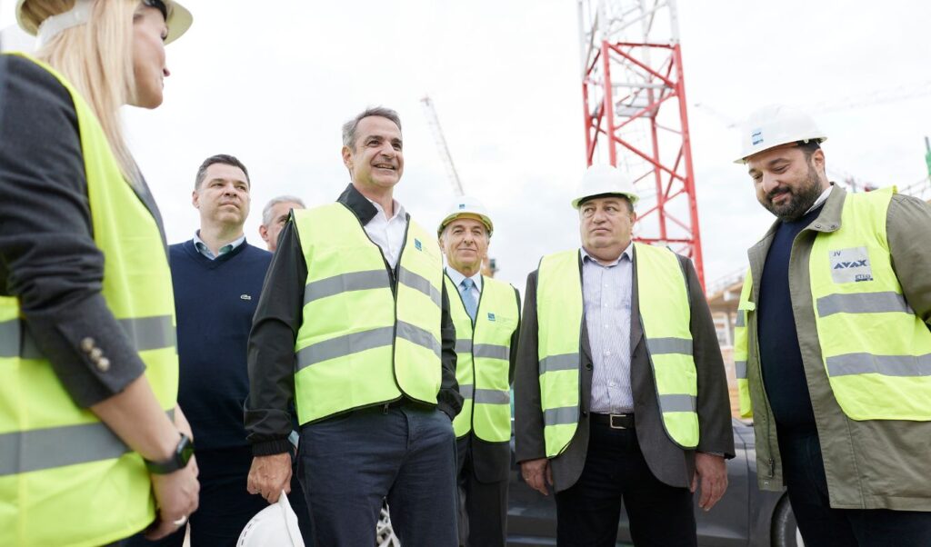 Mitsotakis unveils new hospital in Komotini as “crown jewel” of Greek healthcare