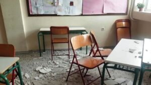 Shock at Porto Rafti: Plaster falls on students’ heads in classroom