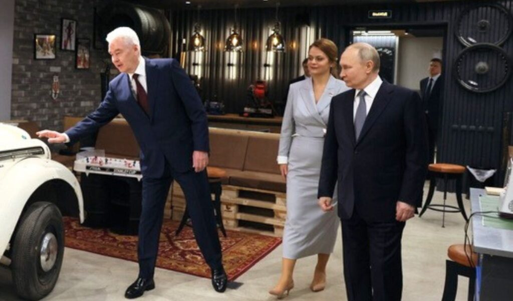 Putin places 24 relatives and lovers in top government positions