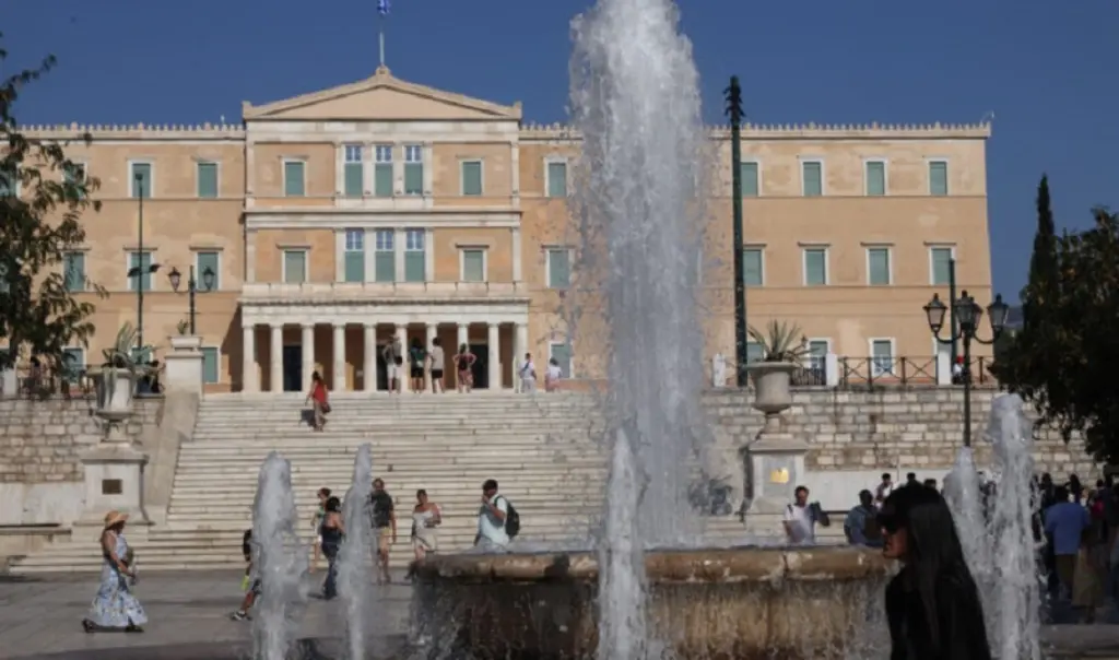 Greece’s 2026 budget includes €800M cushion for new support package