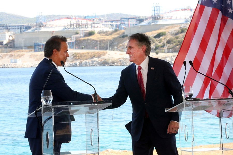 thumbnail_doug-burgum-parapolitika3