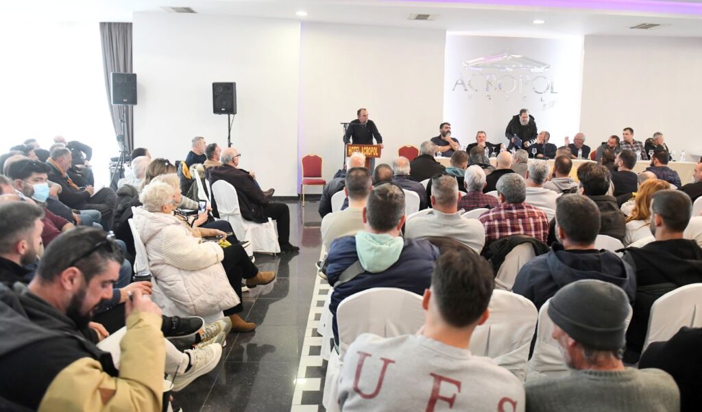 Greek farmers refuse to back down: Blockades continue through holidays