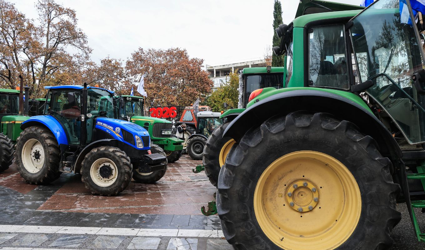 Αγρότες μπλόκα: Κλιμακώνονται οι κινητοποιήσεις, η πίεση συνεχίζεται - "Κατεβαίνουν" μαζικά με τρακτέρ (Εικόνες & Βίντεο)