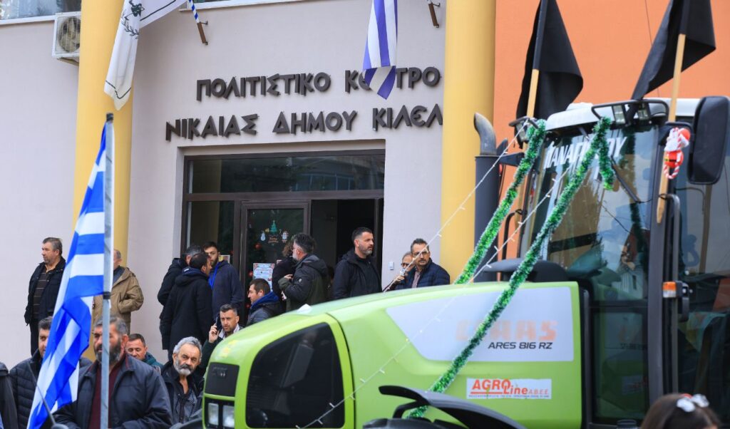 Greek farmers reach critical hour: 40 blockades unite in Larissa