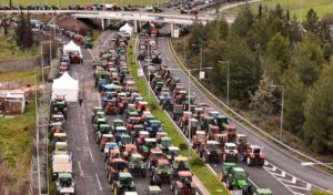 Farmer blockades cause heavy traffic on Athens-Lamia highway