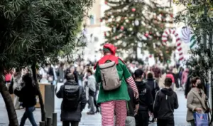 Holiday shopping hours begin: Stores open Sundays through New Year