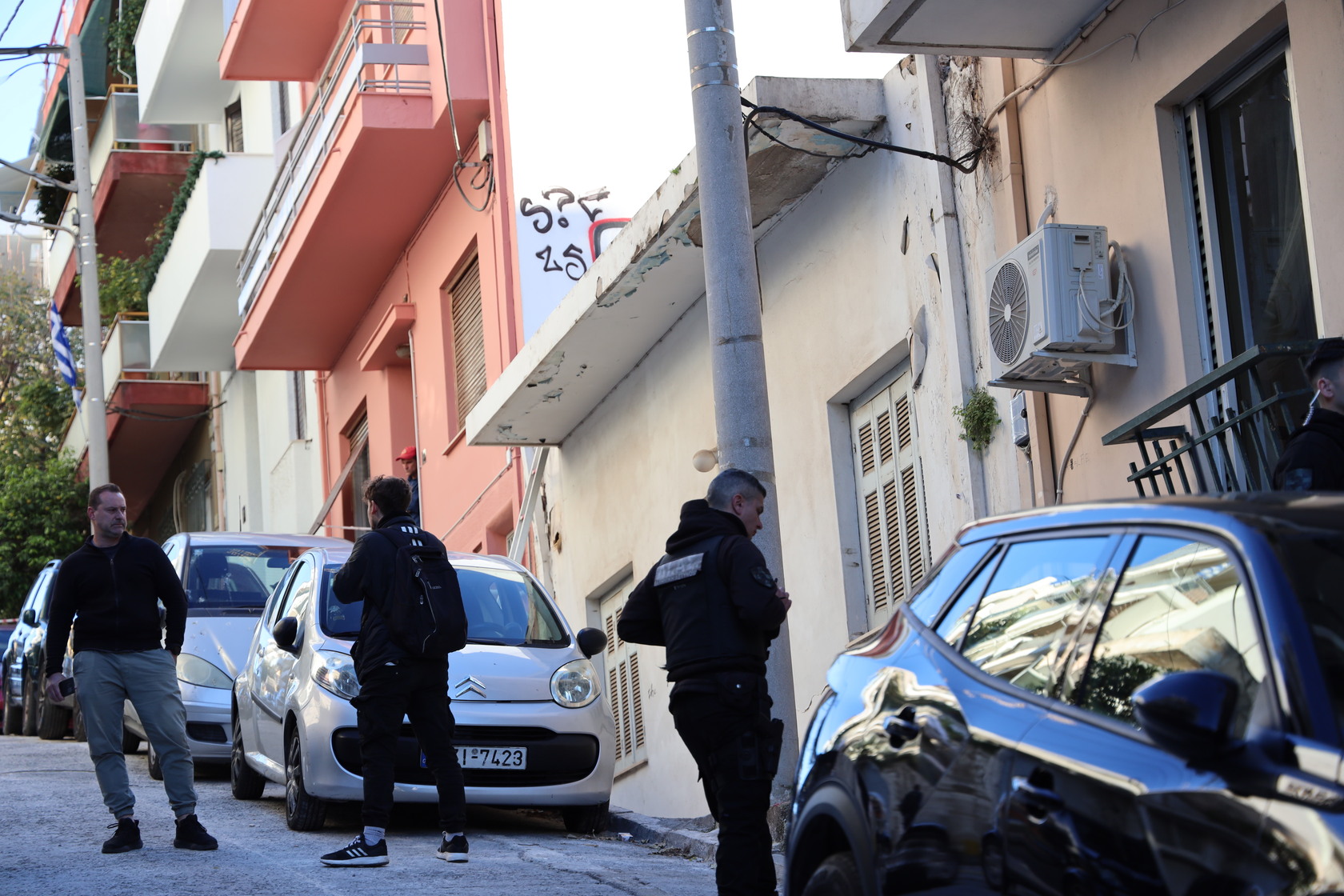 gkizi-andras-maxairose-sizigo-tou-autoktonise-seimioma-martyries-gitonon__5_