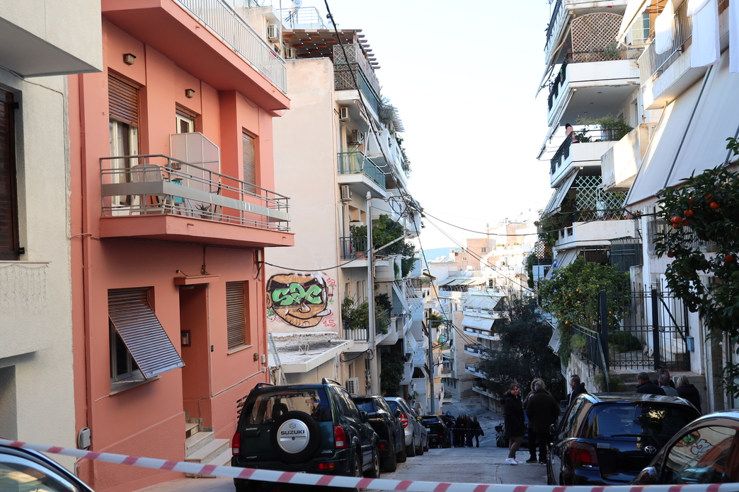 gkizi-andras-maxairose-sizigo-tou-autoktonise-seimioma-martyries-gitonon__8_