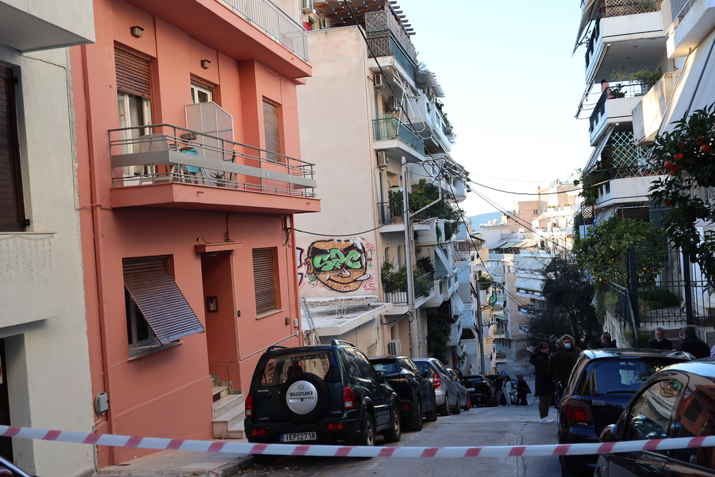 gkizi-andras-maxairose-sizigo-tou-autoktonise-seimioma-martyries-gitonon__9_