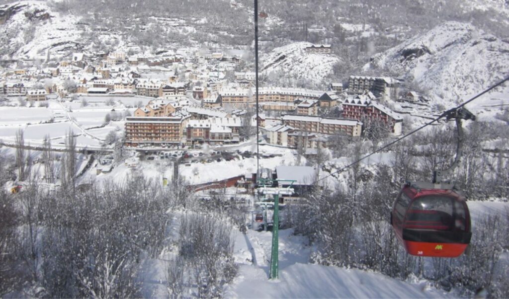 Spain tragedy: Three dead in avalanche at major ski resort