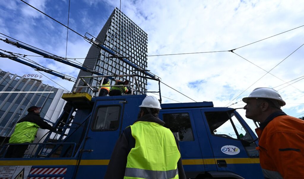Trolleybuses: removal of Athens network begins, 70% of cables dismantled
