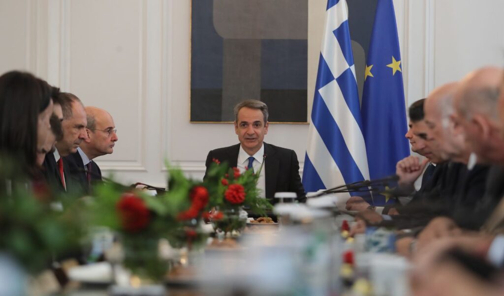 Government urges farmers to open roads for commerce and tourism