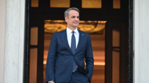 Mitsotakis’ double strategy for restart: How polls change the game