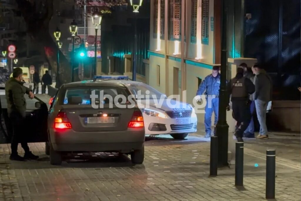 Thessaloniki: Police patrol car firebombed with officer inside – 9 detained
