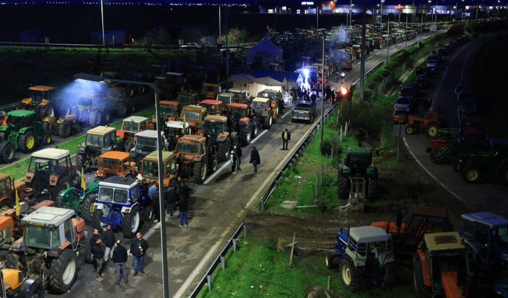 Farmer blockades: Road closures spread across Greece as police enforce traffic diversions