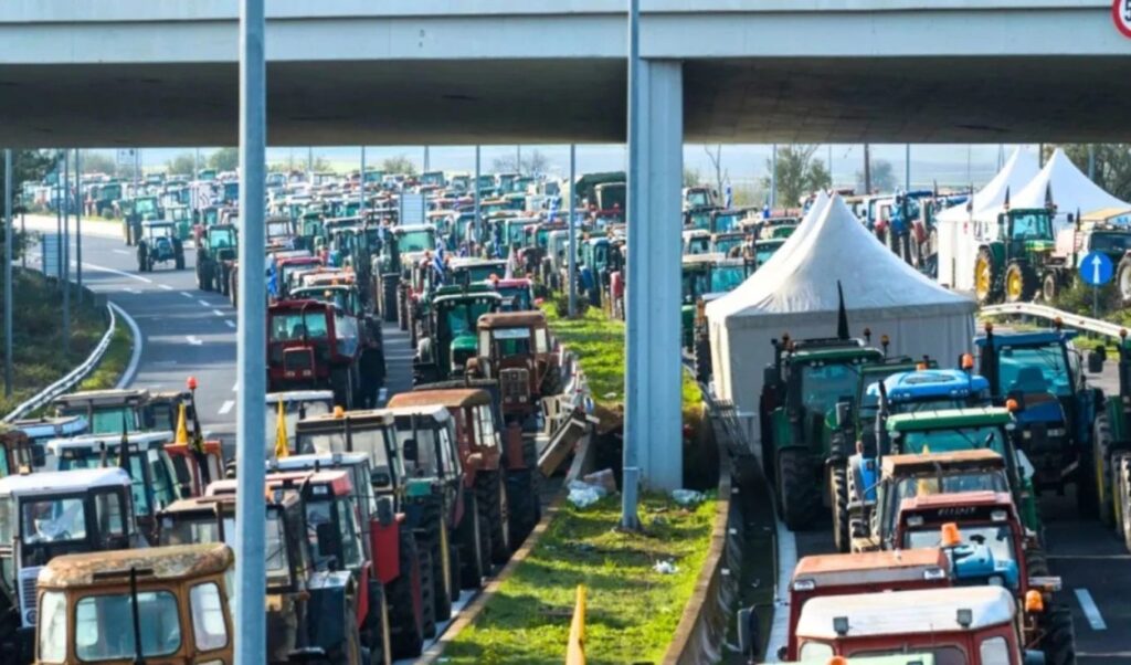 Greek farmer blockades cause Christmas travel chaos on highways
