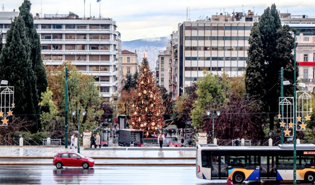 Holiday store hours: How shops will operate during Christmas season