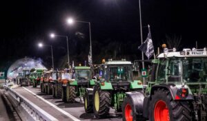 Greek farmers await decision on Mitsotakis meeting amid divisions