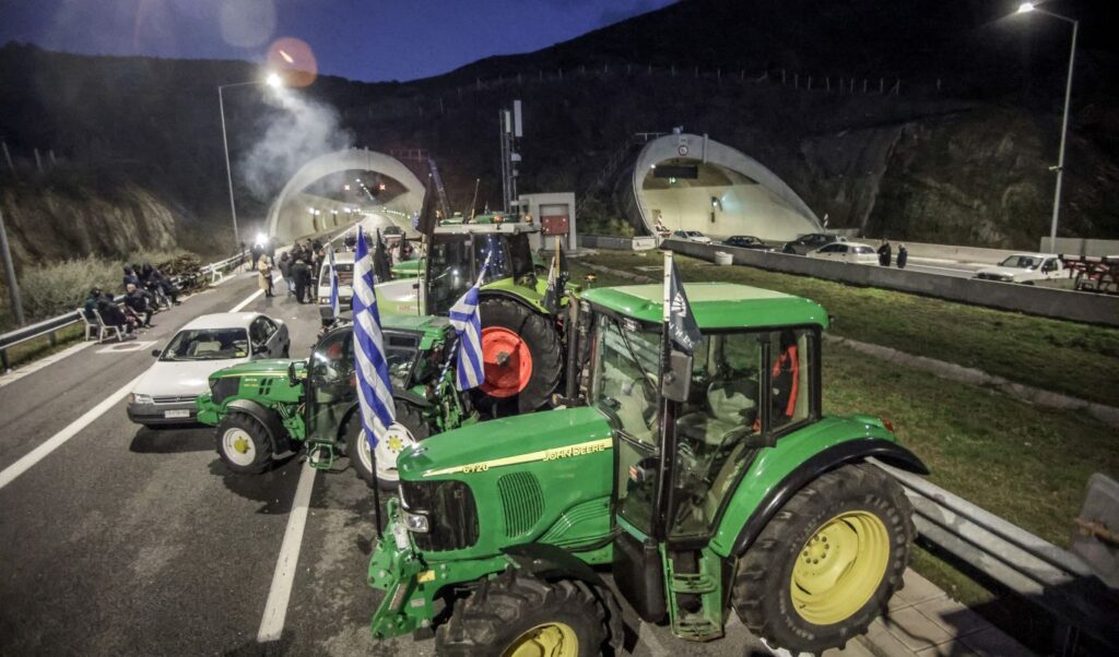 Greek PM schedules Tuesday the 13th meeting with farmers