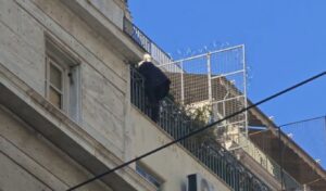 Athens suicide threat ends safely: Man rescued from rooftop