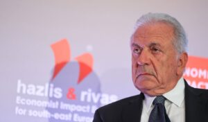 Avramópoulos: “Europe must stop being a spectator in geopolitical shifts”