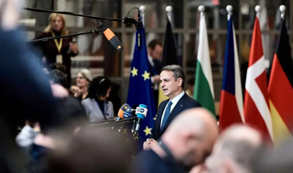 Mitsotakis walks diplomatic tightrope amid US-EU tensions