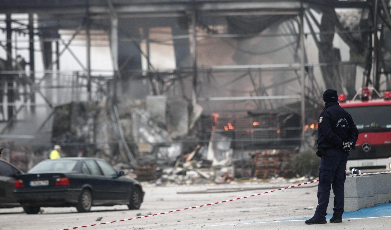 fotia-se-ergostasio-tis-violada-sta-trikala-pos-sothikan-zoes-hari-stin-kopi-tis-pitas-tha-vriskodan-30-ergazomenoi-mesa-video__6_