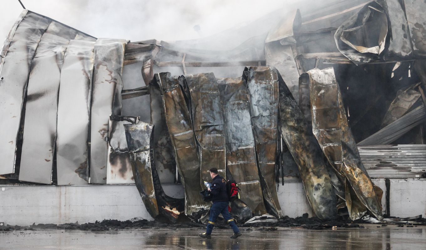 fotia-se-ergostasio-tis-violada-sta-trikala-pos-sothikan-zoes-hari-stin-kopi-tis-pitas-tha-vriskodan-30-ergazomenoi-mesa-video__7_