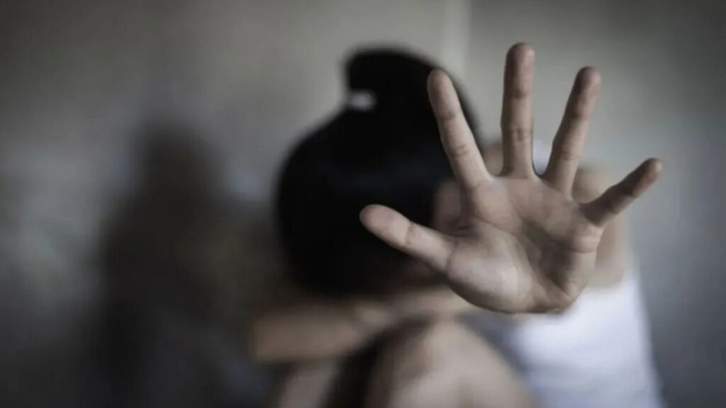 Heraklion: 31-year-old woman reports husband and mother-in-law locked her in house for three days