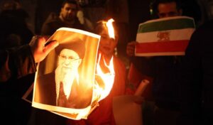 Iran revolution brings bloodshed and difficult equation for US intervention