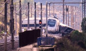Spain train crash: Broken rail connector caused derailment