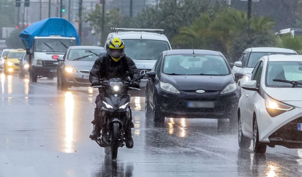 Severe storms and floods hit Greece: six regions under red alert